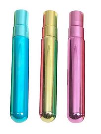 Le tube de verre UV rechargeable met les bouteilles en bouteille vides de 5ml 8ml 10ml Attar avec l'atomiseur UV de chapeau